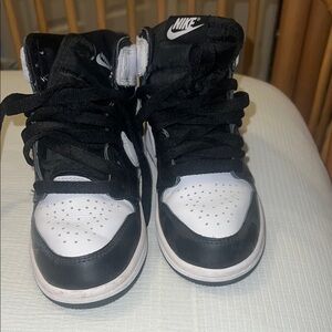 Nike Black and White High-Top Sneakers Classic Design